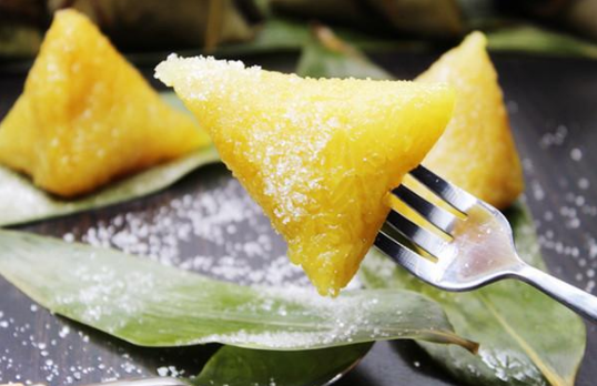 粽子蘸白糖还是红糖好吃（粽子蘸什么糖最好吃）