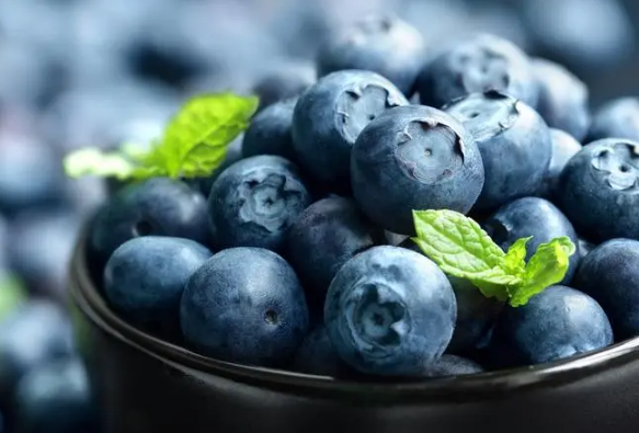 蓝莓放冷冻保存营养价值会流失吗（蓝莓放冰箱冷冻会破坏营养吗）