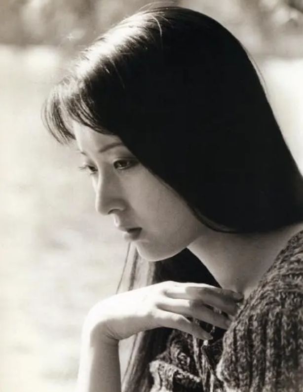 陈晓旭在哪个寺院出家（演员陈晓旭现状介绍）