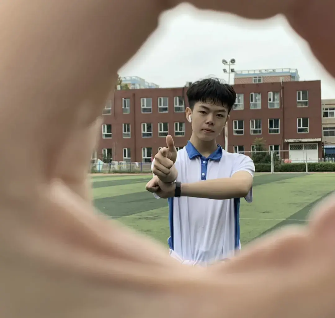 演员陈学冬小时候的经历（童年最凄惨的五位明星）