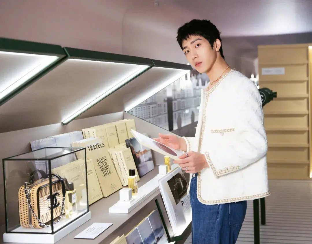 演员陈学冬小时候的经历（童年最凄惨的五位明星）