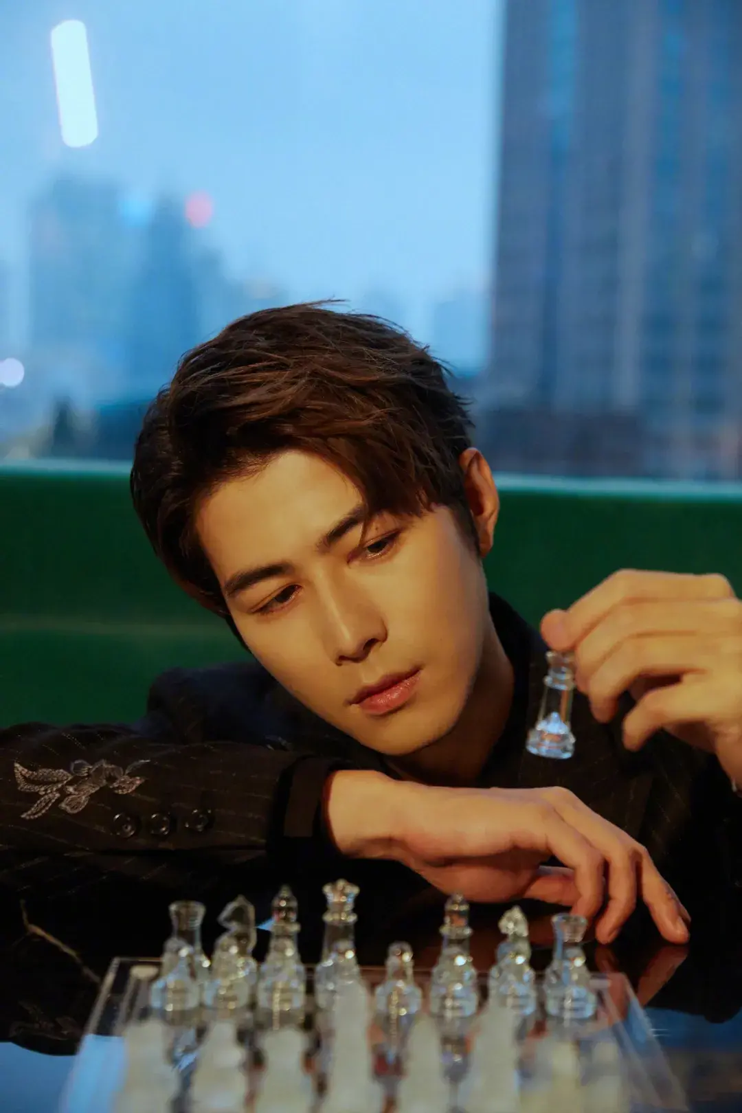 演员陈学冬小时候的经历（童年最凄惨的五位明星）