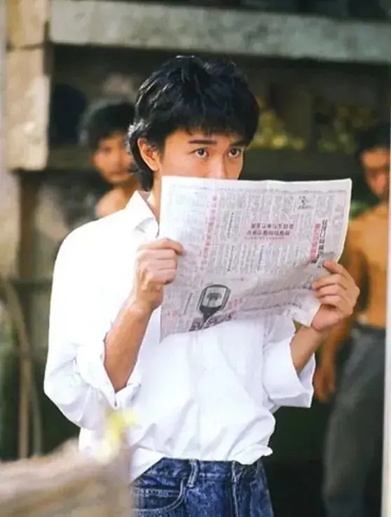 演员陈学冬小时候的经历（童年最凄惨的五位明星）