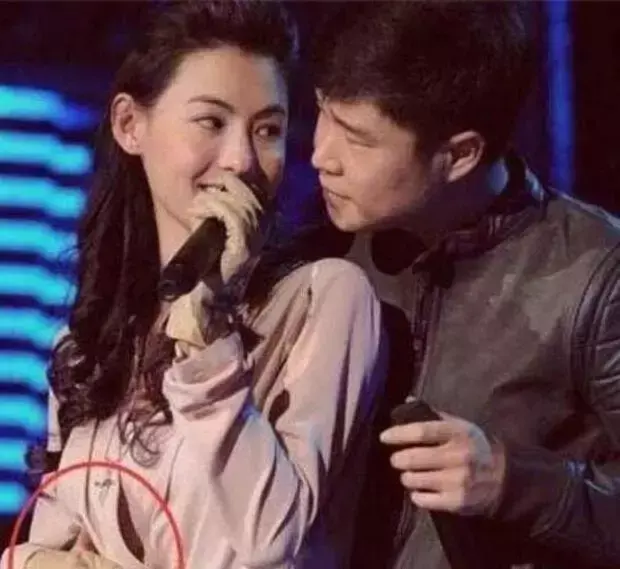 明星坐姿不雅走光露底照盘点（女星走光合集）