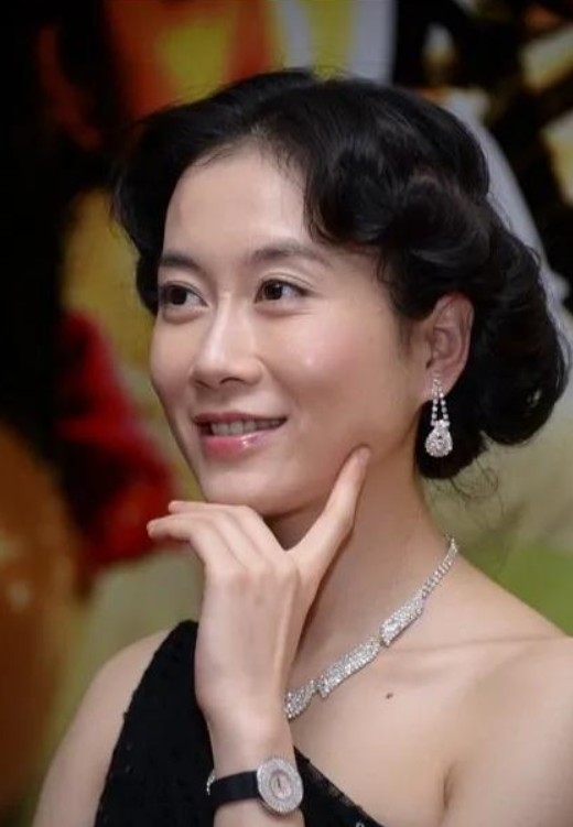 温峥嵘结过婚吗（演员温峥嵘现任丈夫介绍）