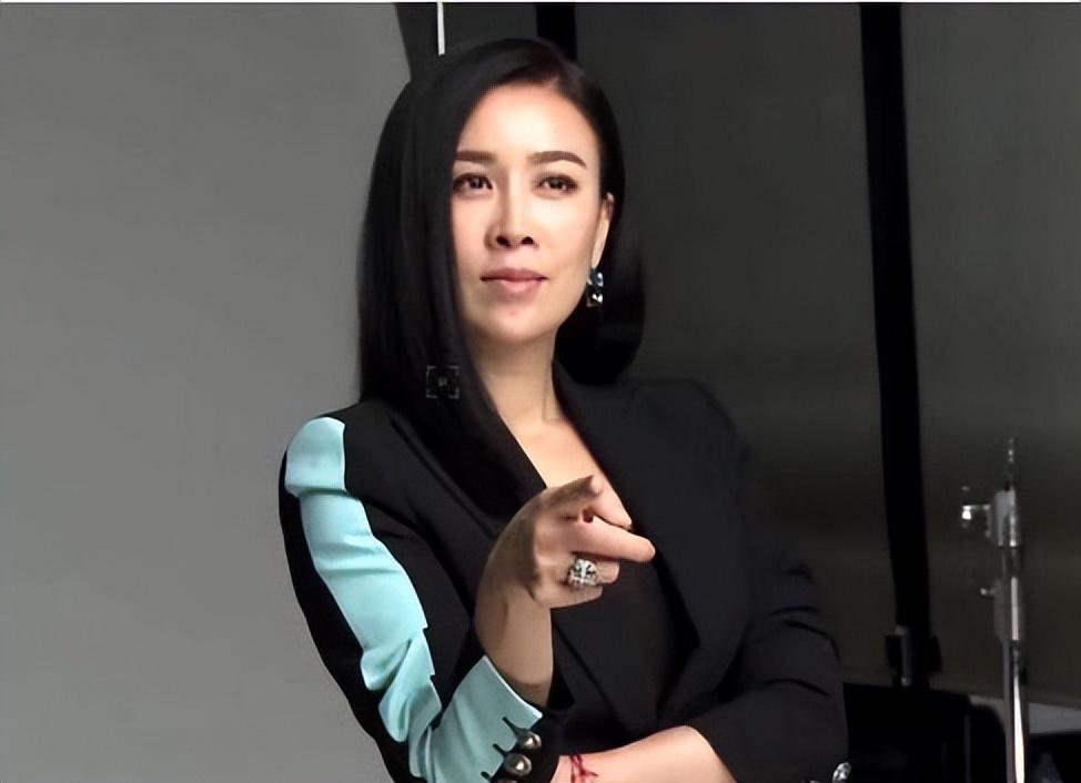 那英为什么地位这么高（歌坛霸主那英厉害的三个原因）