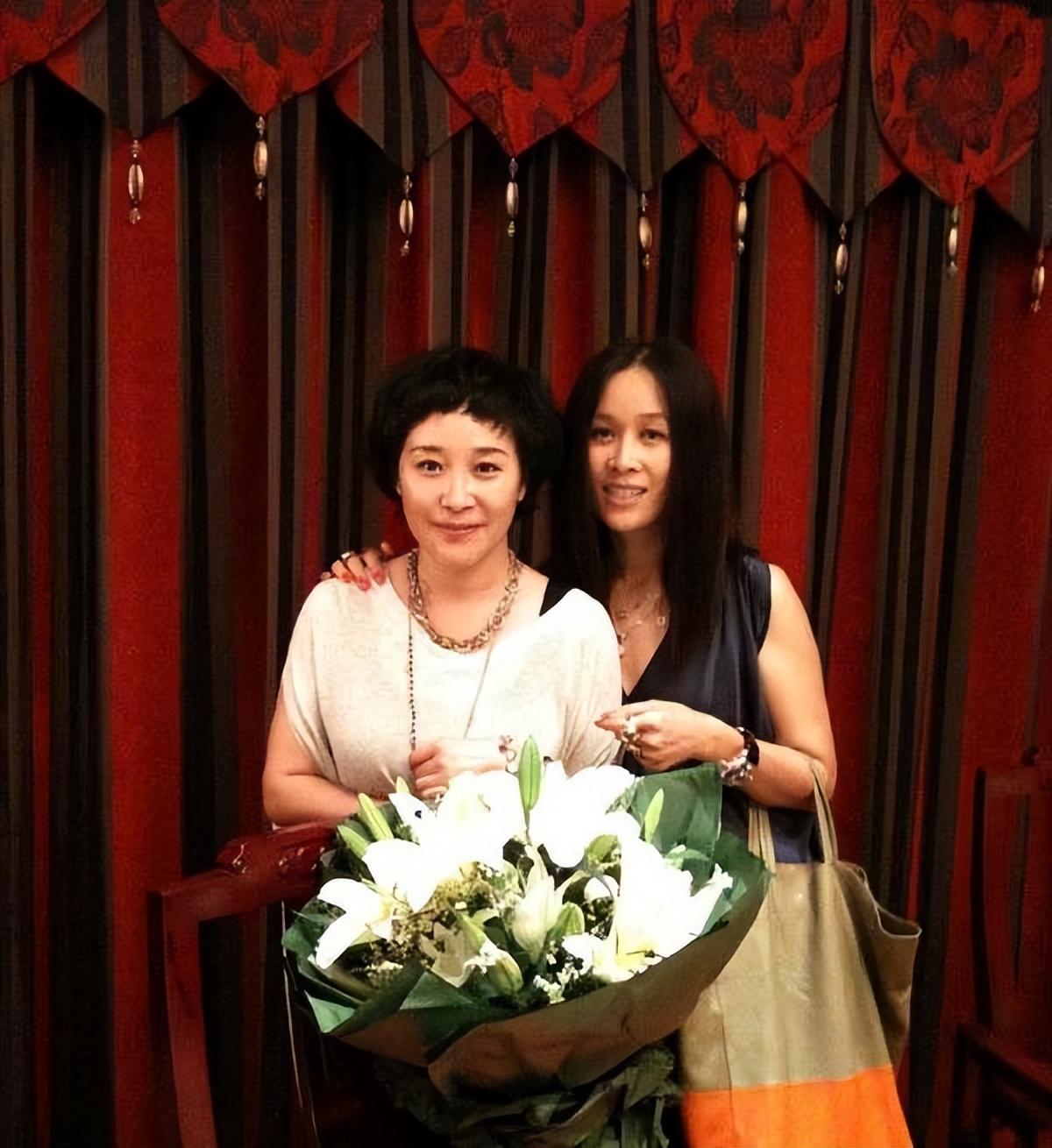 那英一共有几个孩子（歌手那英的感情经历）