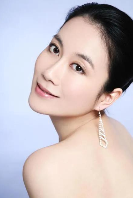 温峥嵘结过婚吗（演员温峥嵘现任丈夫介绍）