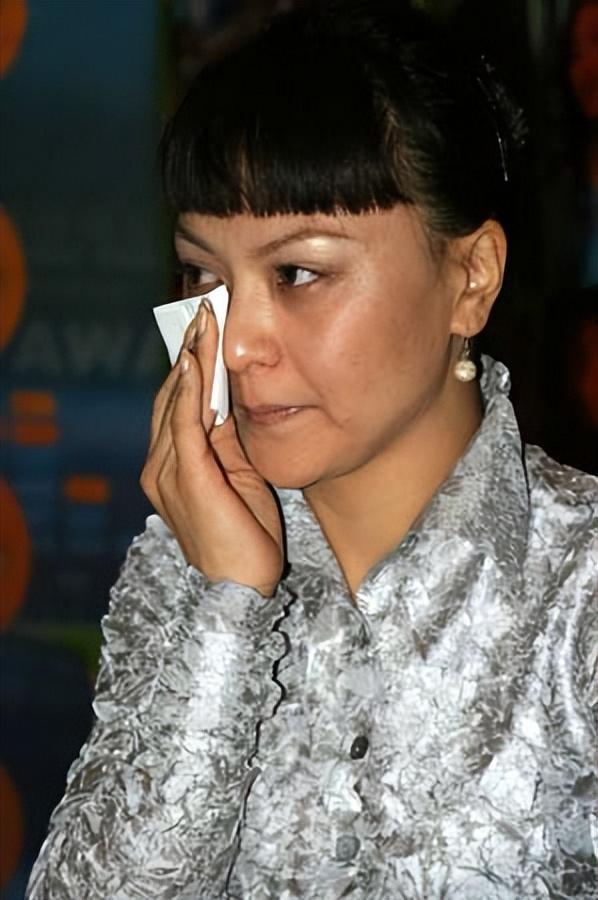 那英一共有几个孩子（歌手那英的感情经历）