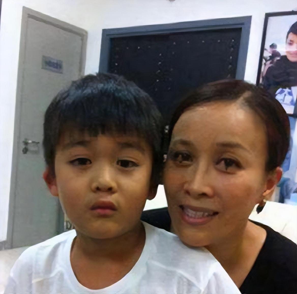 那英一共有几个孩子（歌手那英的感情经历）