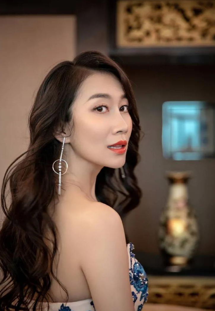 温峥嵘结过婚吗（演员温峥嵘现任丈夫介绍）