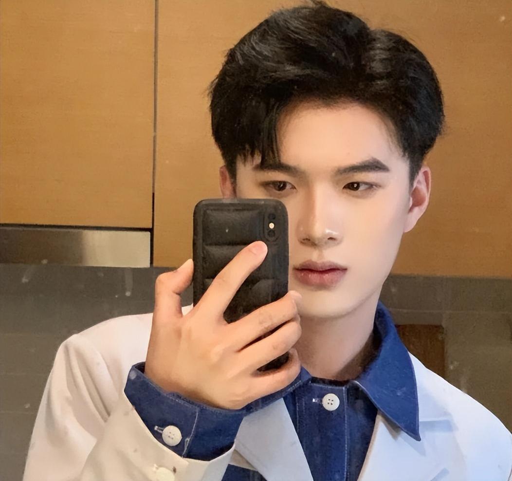 男生刘海的各种款式（盘点2022最热门男生发型）