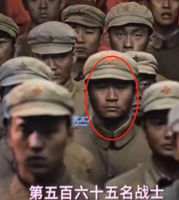 吴京替身叫什么名字（吴京和他的替身这也太像了吧）