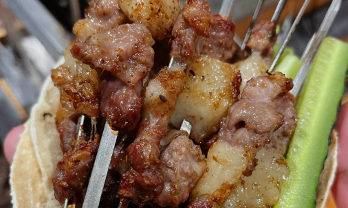 淄博烤肉为何突然火起来？