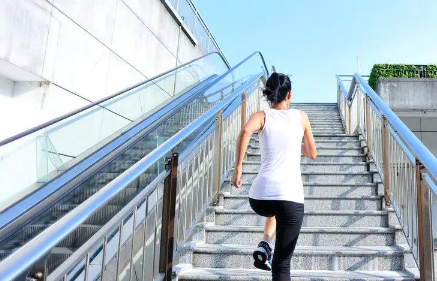 空腹爬楼梯可以休息一下吗？