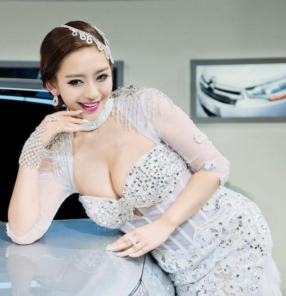 模特曹阳结婚了吗（中国第一车模曹阳简介）