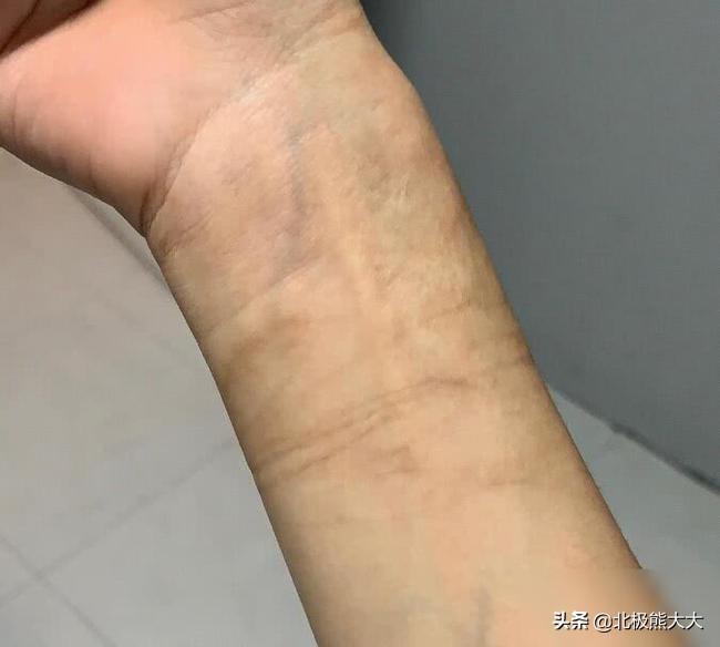 女星刘露的大闹地铁事件（女演员刘露资料介绍）