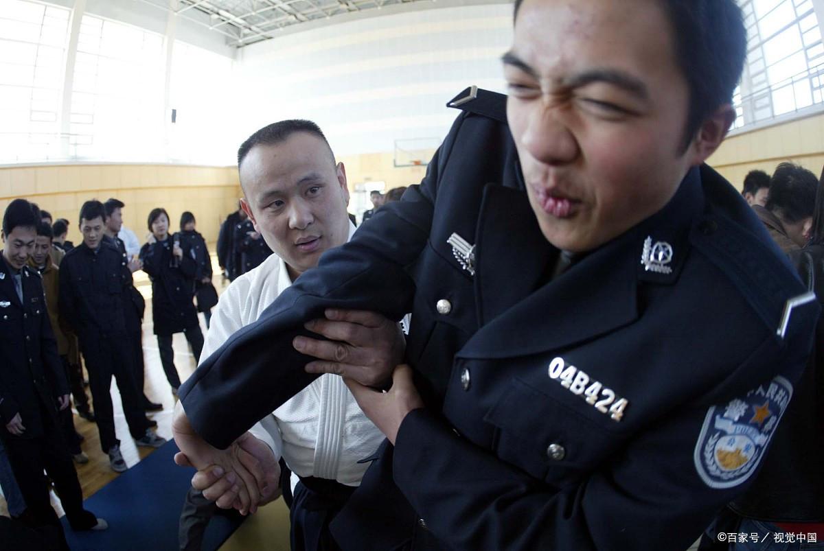 监狱编制怎么考（2022年监狱狱警招聘要求）