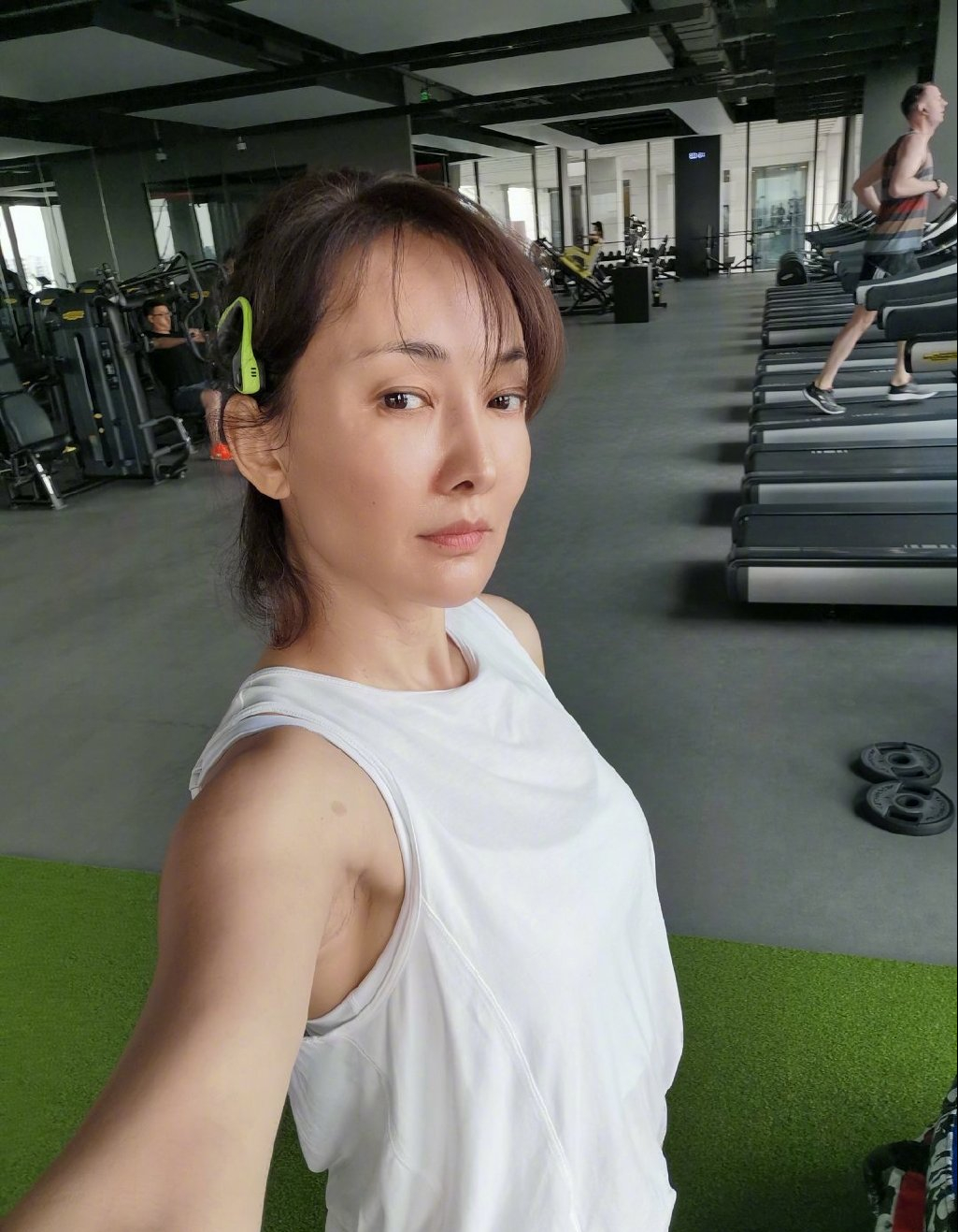 牛莉老公刘亚东是做什么的（演员牛莉老公背景真实身份）