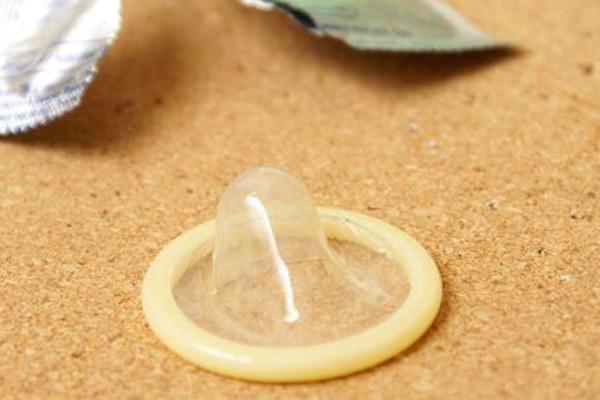 情侣之间吹气球是什么意思（揭秘情侣吹气球暗号）