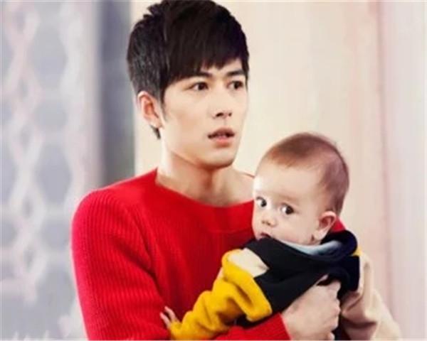 陈学冬是不是孤儿（揭秘陈学冬的家庭背景）