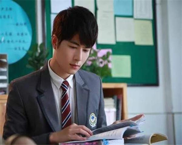 陈学冬是不是孤儿（揭秘陈学冬的家庭背景）