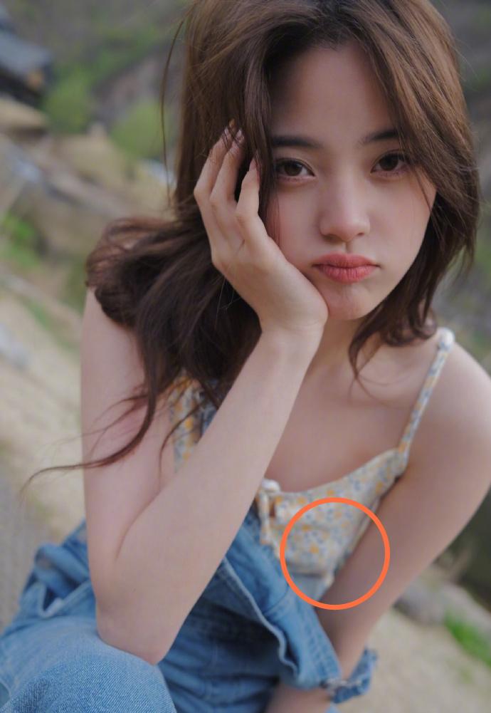 欧阳娜娜凸点照片（艺人欧阳娜娜露点爆照）