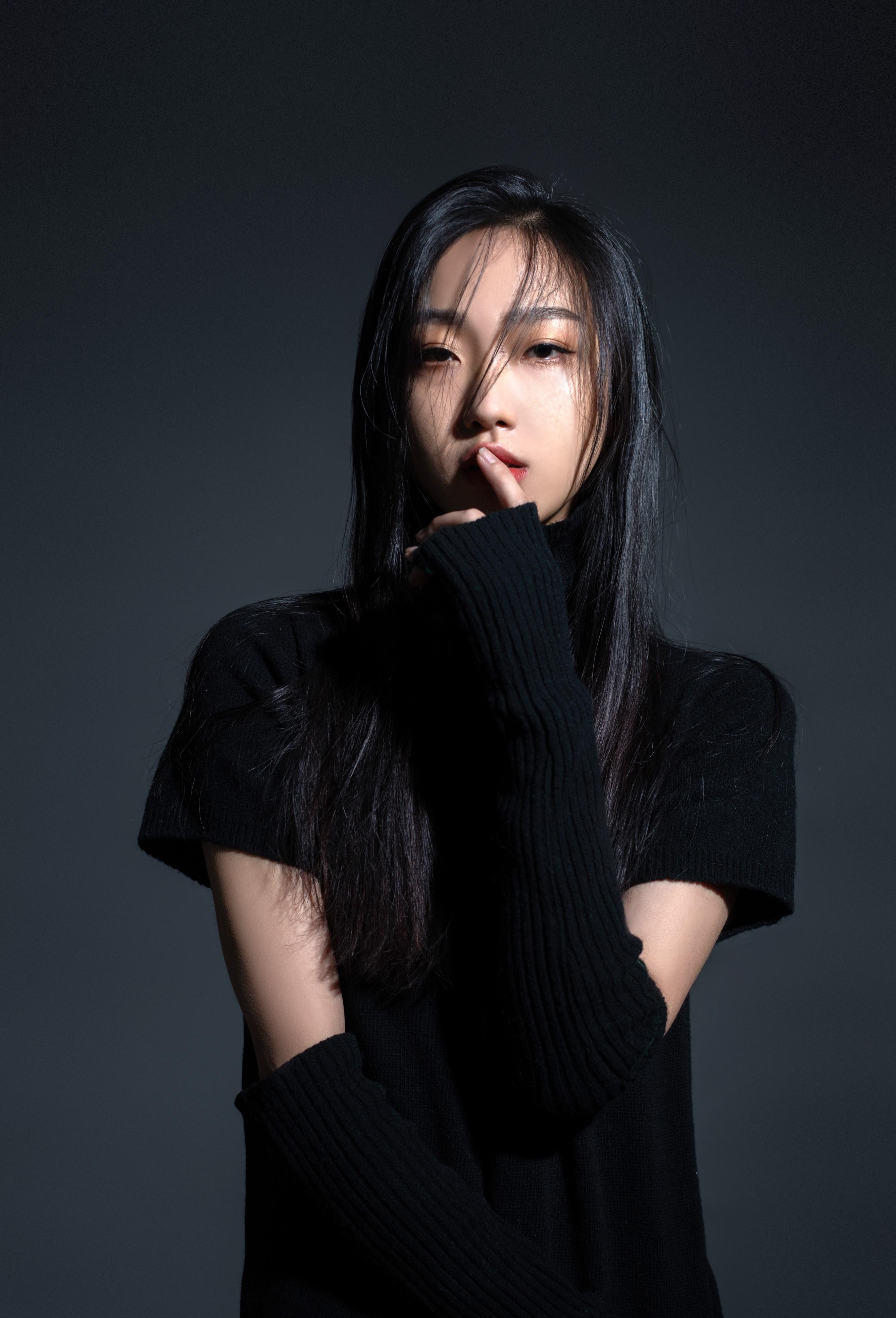 歌手潘虹的个人资料简介（详解潘虹的演绎经历）