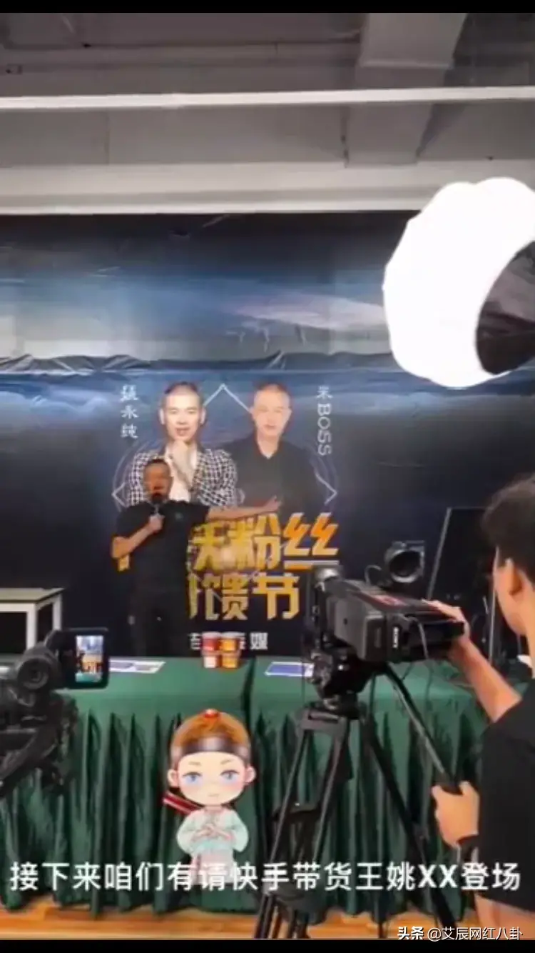 小伊伊牌牌琦怎么认识的（网红小伊伊与牌牌琦的恋爱经历）