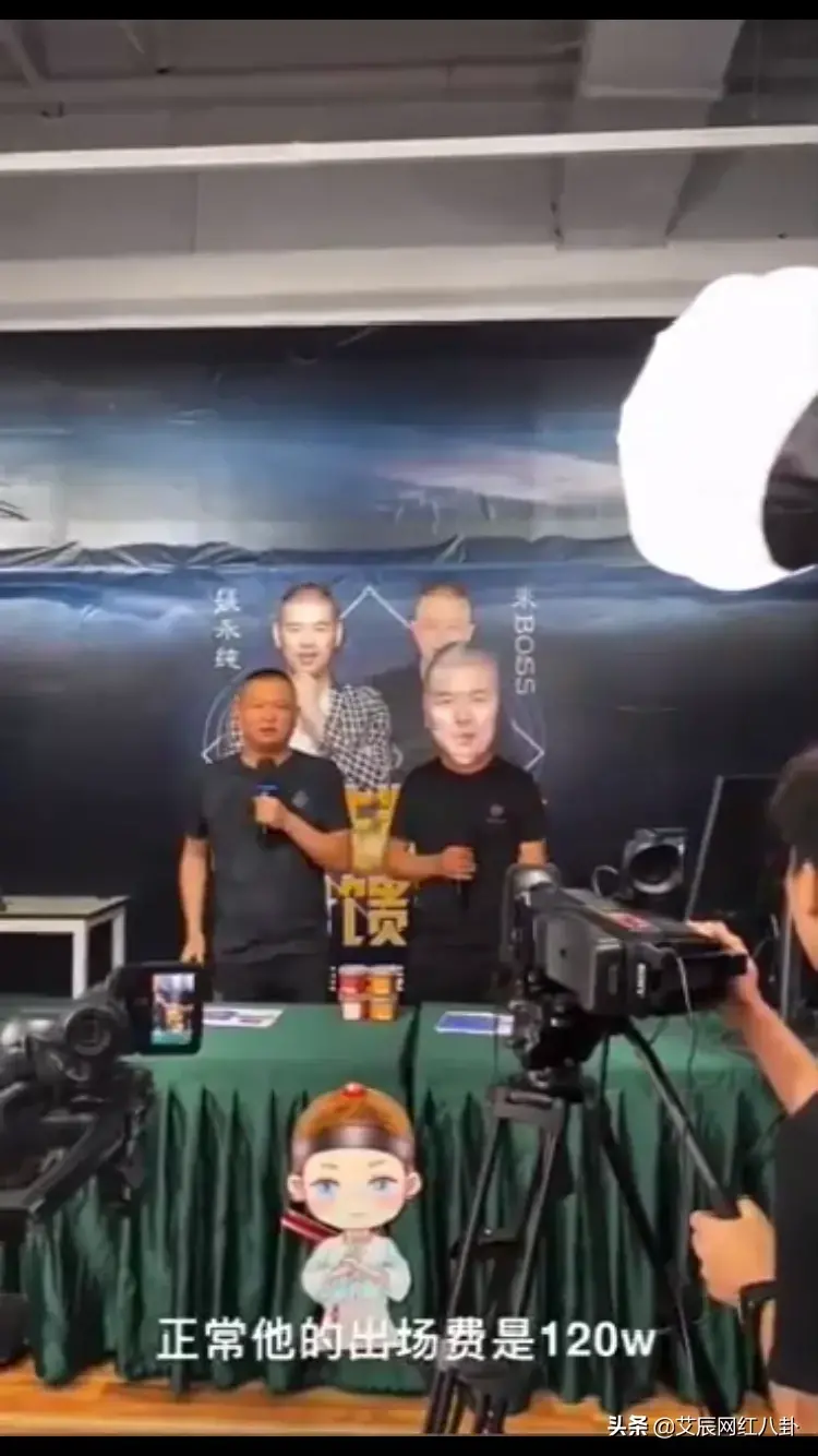 小伊伊牌牌琦怎么认识的（网红小伊伊与牌牌琦的恋爱经历）