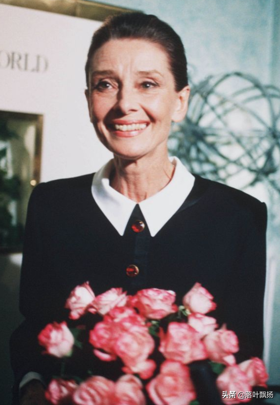 奥黛丽赫本的电影有哪些(英国女星奥黛丽赫本十部经典电影) 奥黛丽赫本的电影有哪些(英国女星奥黛丽赫本十部经典电影)