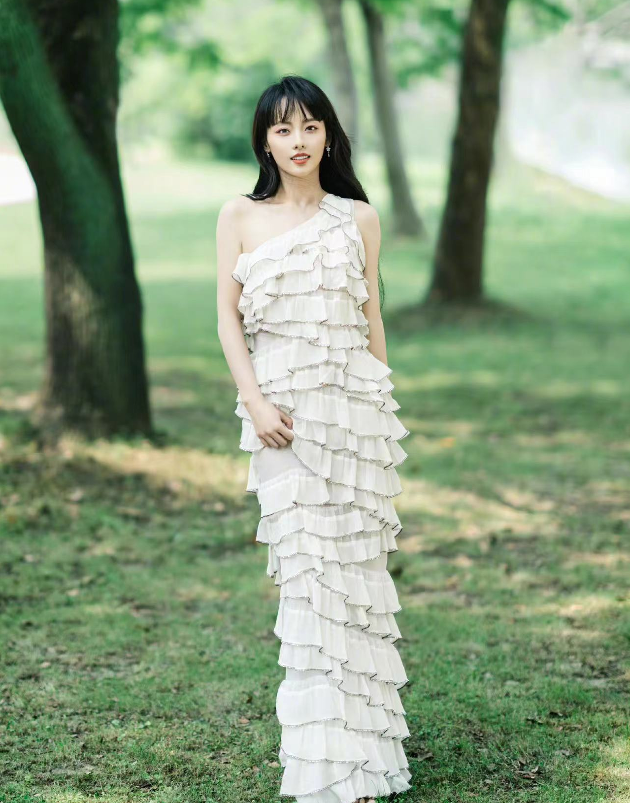 张嘉倪老公买超出轨事件（揭秘买超出轨的女生信息）