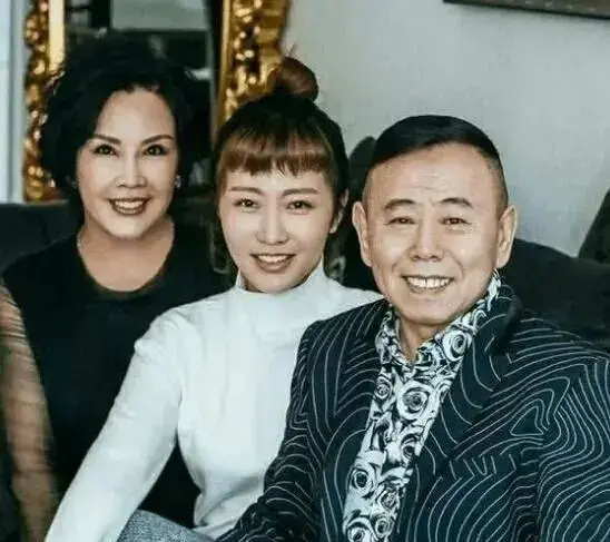 潘长江老婆个人资料（杨云选择潘长江的原因）