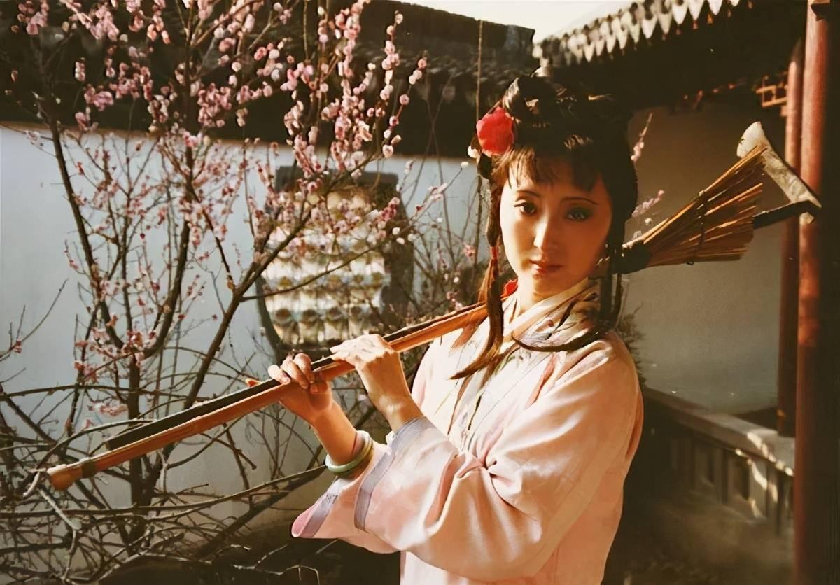 陈晓旭在哪个寺院出家（演员陈晓旭现状介绍）