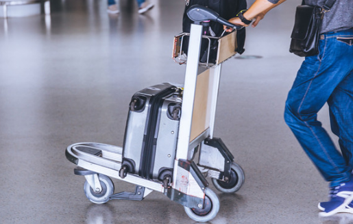 坐飞机液体一定要放在透明塑料袋吗（坐飞机液体一定要小瓶分装吗）