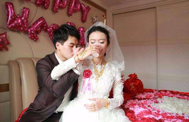 关于雪的婚礼主持词（婚礼主持人需要准备哪些台词）