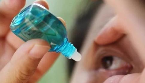 右眼皮跳是什么预兆女(为什么右眼皮会跳) 右眼皮跳是什么预兆女(为什么右眼皮会跳)