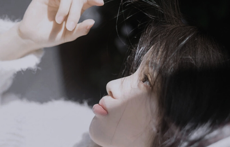 无意中看到男友跟前任的照片很难受（男朋友和前任的照片没处理干净怎么办）