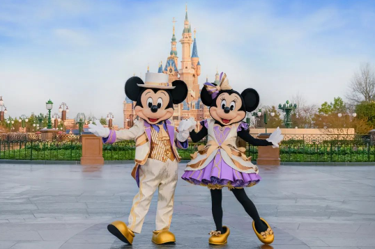 去迪士尼可以穿有米奇头像的衣服吗（去迪士尼可以背带有米奇图案的包吗）