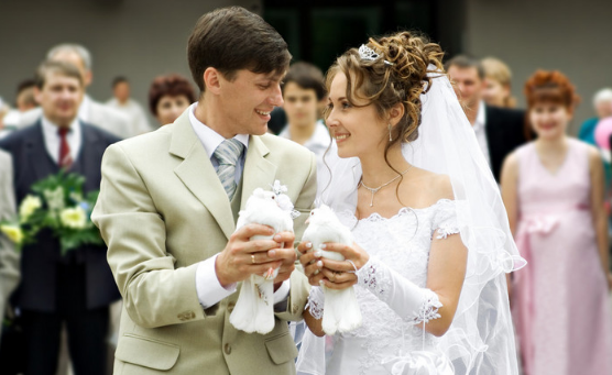 2023年8月几号适合结婚（2023年8月什么日子结婚最好最吉利）