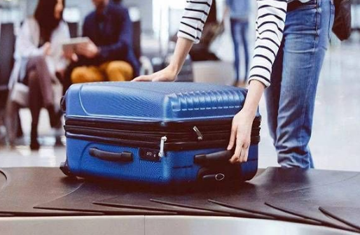 坐飞机液体一定要放在透明塑料袋吗（坐飞机液体一定要小瓶分装吗）