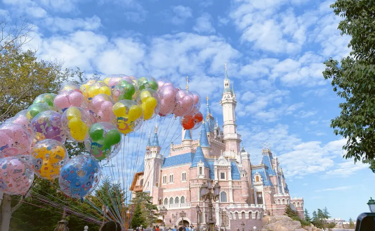 去迪士尼可以打扮成公主吗（迪士尼可以装扮成公主一样吗）