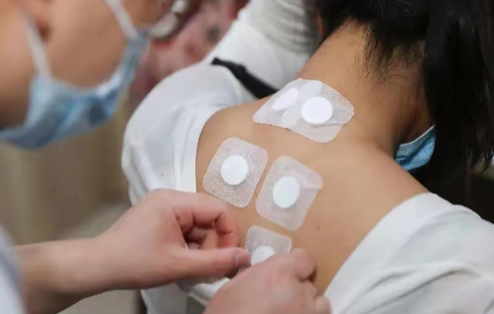 三伏贴贴上去火辣辣什么症状（三伏贴为什么贴上去火辣辣的）