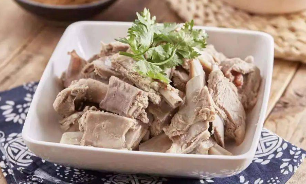 贴三伏贴吃了羊肉会出现什么情况（贴三伏贴吃了羊肉怎么办）