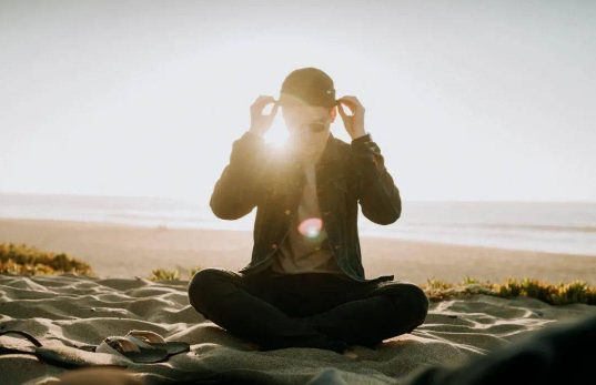 晒背出汗好还是不出汗好（晒背出汗多好还是少好）