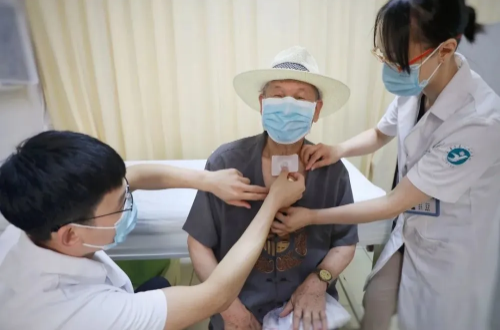 三伏贴晴天贴好还是阴天贴好（贴三伏贴晴天贴好还是雨天贴好）