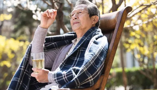 三伏天湿气重晒太阳有用吗（湿气重的人晒太阳有啥反应）