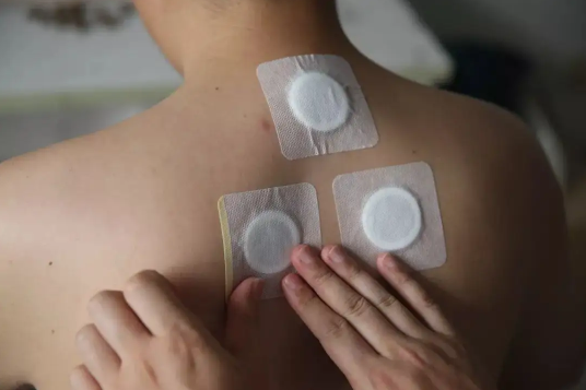 贴三伏贴出水是什么情况(贴三伏贴为什么会出水) 贴三伏贴出水是什么情况(贴三伏贴为什么会出水)