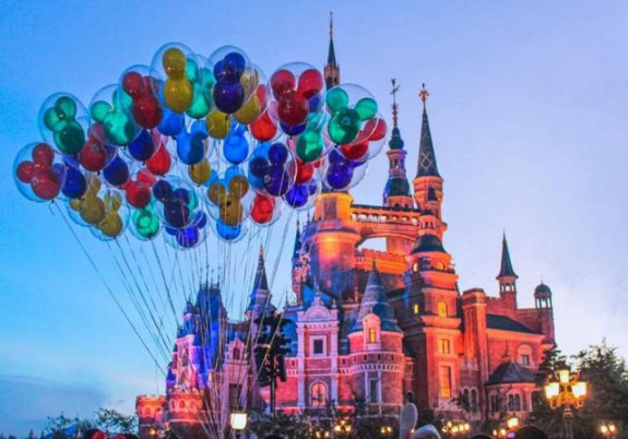 上海迪士尼一个大人可以带几个小孩（上海迪士尼一个大人可以带二个小孩吗）