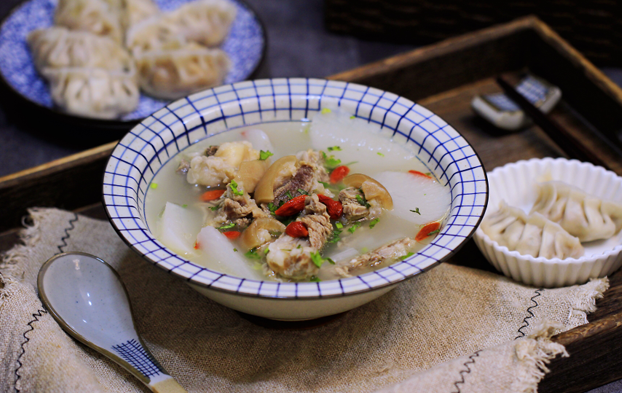 贴三伏贴吃了羊肉会出现什么情况（贴三伏贴吃了羊肉怎么办）